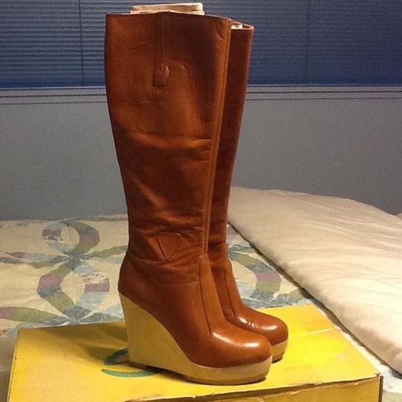 Meet your Posher, April - Picture 2 of 7